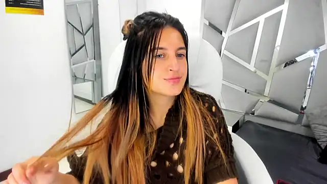 GiaRoussel online show from March 2025 02:32:01 PM