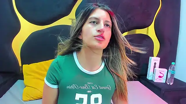 GiaRoussel online show from November 2025 03:34:02 PM