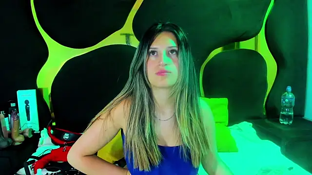 GiaRoussel online show from December 2025 04:16:01 PM