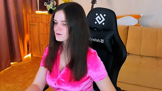 Lora Cain online show from December 2024 02:28:01 PM