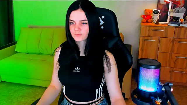 Lora Cain online show from February 2025 04:46:01 PM