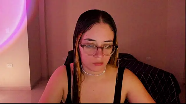 atenas 05  online show from September 2025 06:30:01 PM