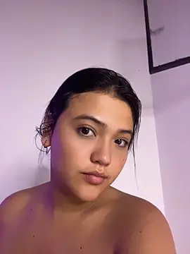 Snapshot of alisson_carolina73 chatting on May 2026 11:45:01 PM alisson carolina73 online show from May 2026 11:45:01 PM