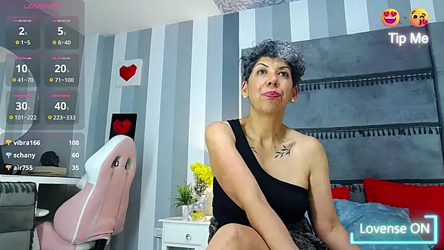 Julianewell online show from March 2025 03:51:01 PM