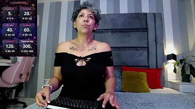 Snapshot of Julianewell chatting on April 2026 12:22:02 PM Julianewell online show from April 2026 12:22:02 PM