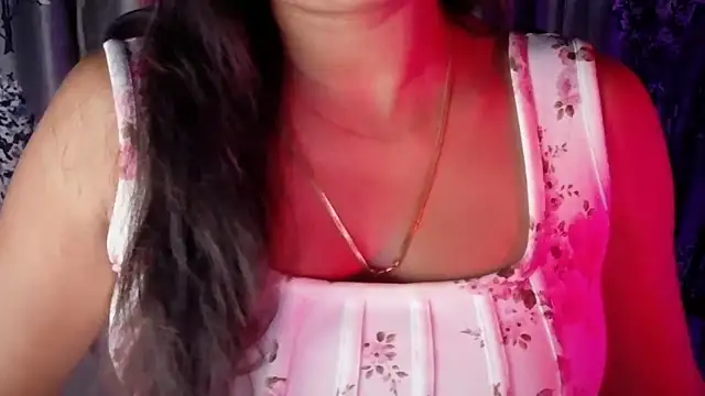 Snapshot of SexyAndHottie chatting on February 2026 04:49:02 PM SexyAndHottie online show from February 2026 04:49:02 PM