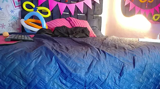 KOURTNEY-- online show from March 2025 04:26:02 AM