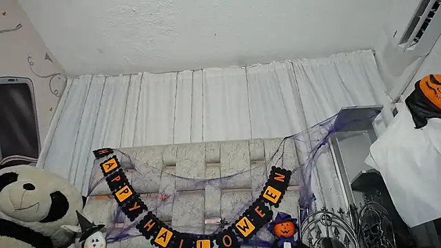 KOURTNEY-- online show from October 2025 01:28:01 AM