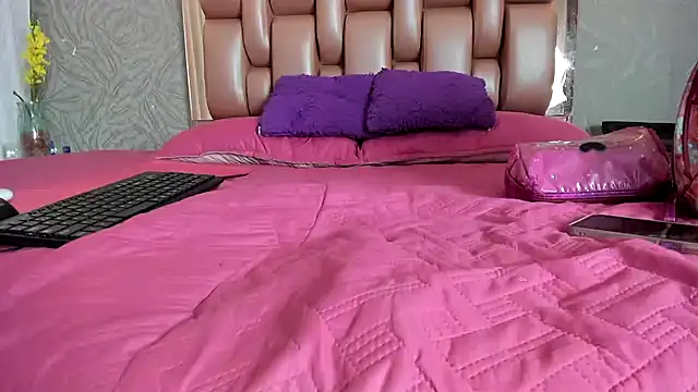 KOURTNEY-- online show from December 2025 01:58:01 AM