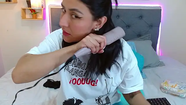 mia aira online show from September 2025 03:16:02 PM