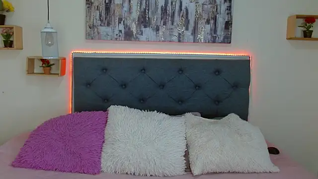 mia aira online show from November 2025 03:56:02 PM