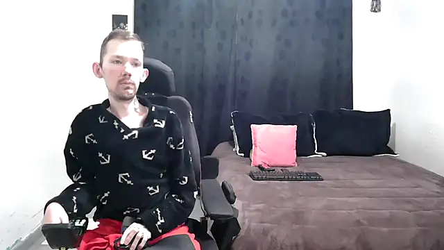 Snapshot of Sophia_and_Thomas chatting on February 2025 11:31:02 AM Sophia and Thomas online show from February 2025 11:31:02 AM