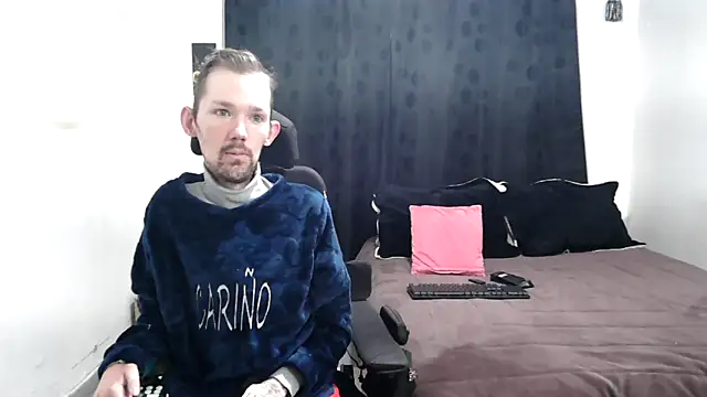 Snapshot of Sophia_and_Thomas chatting on February 2025 09:43:02 AM Sophia and Thomas online show from February 2025 09:43:02 AM