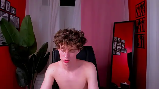 Snapshot of LukeSweet chatting on June 2026 12:52:01 PM LukeSweet online show from June 2026 12:52:01 PM