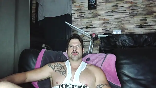 XxBigboybandxX online show from December 2025 06:37:02 PM