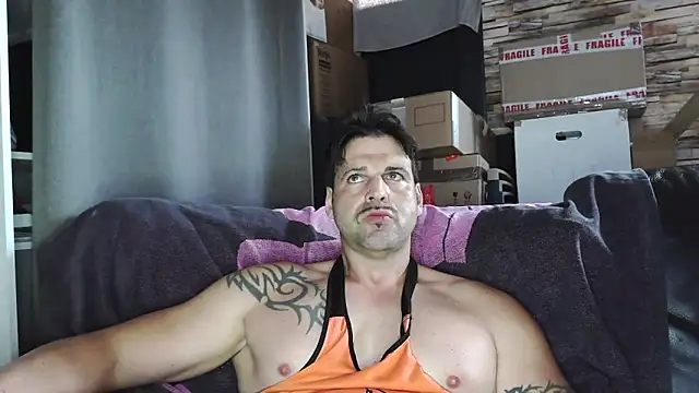 XxBigboybandxX online show from April 2026 01:01:02 PM