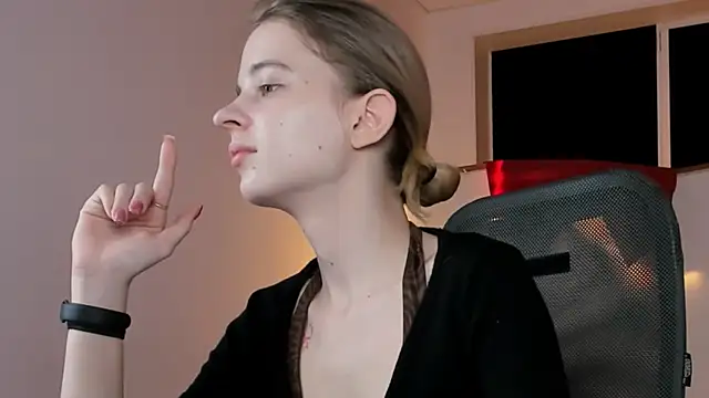 TinaDavil online show from February 2026 01:15:01 PM