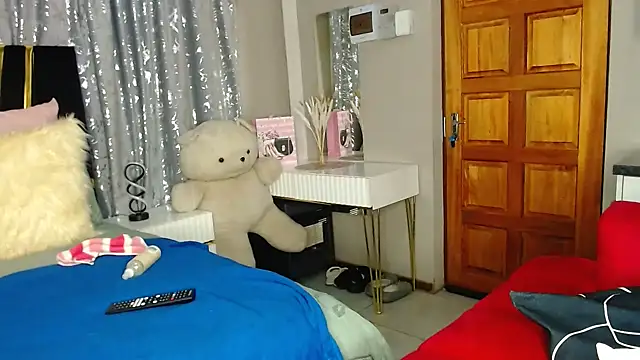 Snapshot of MissBigNipples chatting on May 2026 03:35:01 AM MissBigNipples online show from May 2026 03:35:01 AM