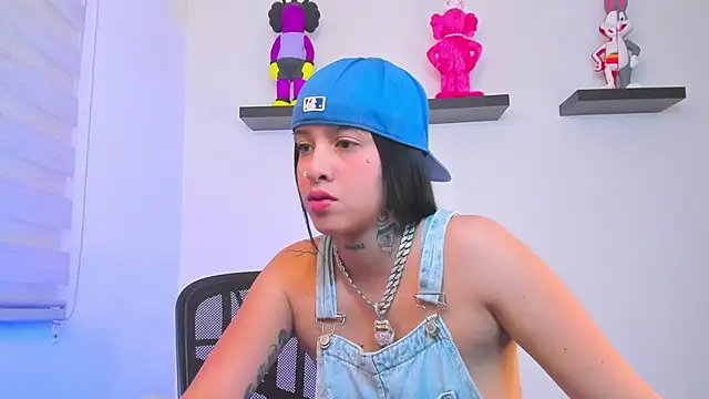 Gangster Girl online show from December 2024 10:32:02 PM