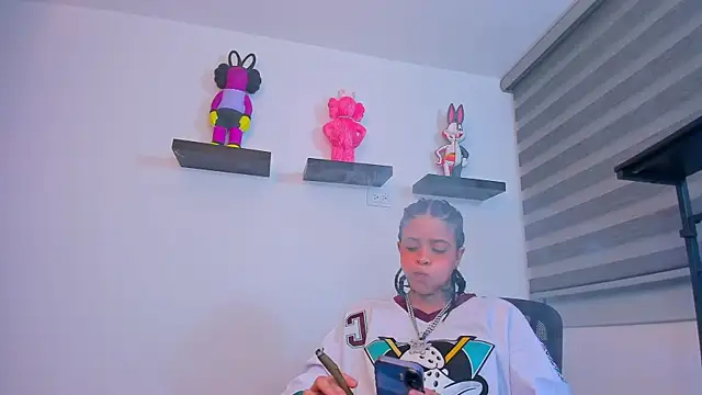 Gangster Girl online show from November 2025 06:01:02 AM