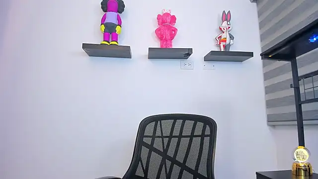 Gangster Girl online show from April 2026 12:02:01 AM