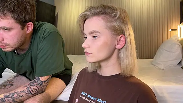 Adelovenick online show from November 2025 12:15:01 PM