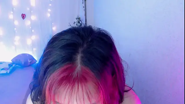 Snapshot of mixie_cute chatting on February 2025 09:36:01 PM mixie cute online show from February 2025 09:36:01 PM