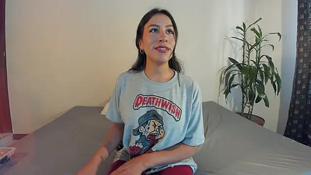 EmiGomez  online show from March 2025 08:00:02 PM