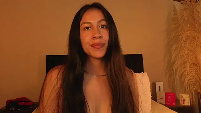 Snapshot of EmiGomez_ chatting on June 2026 05:25:01 PM EmiGomez online show from June 2026 05:25:01 PM