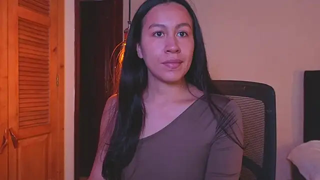 Snapshot of EmiGomez_ chatting on July 2026 03:42:01 AM EmiGomez online show from July 2026 03:42:01 AM