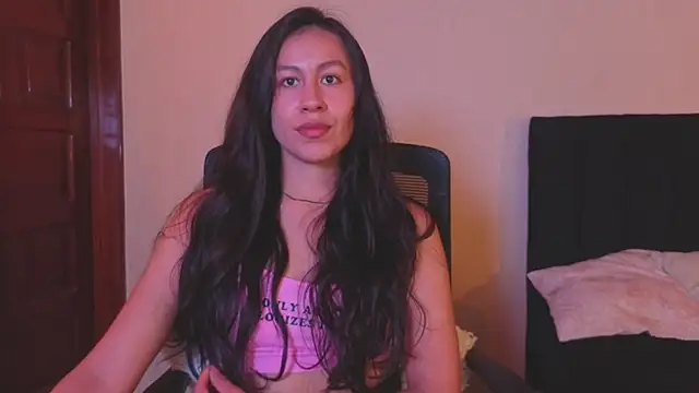 Snapshot of EmiGomez_ chatting on July 2026 04:31:02 PM EmiGomez online show from July 2026 04:31:02 PM