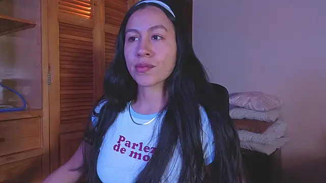Snapshot of EmiGomez_ chatting on July 2026 12:48:01 AM EmiGomez online show from July 2026 12:48:01 AM