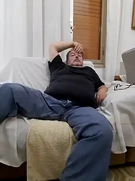 Snapshot of bluangelo chatting on March 2025 06:12:01 PM bluangelo online show from March 2025 06:12:01 PM