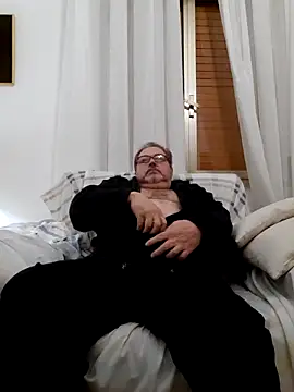 Snapshot of bluangelo chatting on March 2025 06:47:02 PM bluangelo online show from March 2025 06:47:02 PM