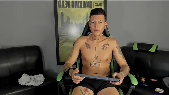 Snapshot of jamesinked_ chatting on December 2024 09:51:01 PM jamesinked  online show from December 2024 09:51:01 PM