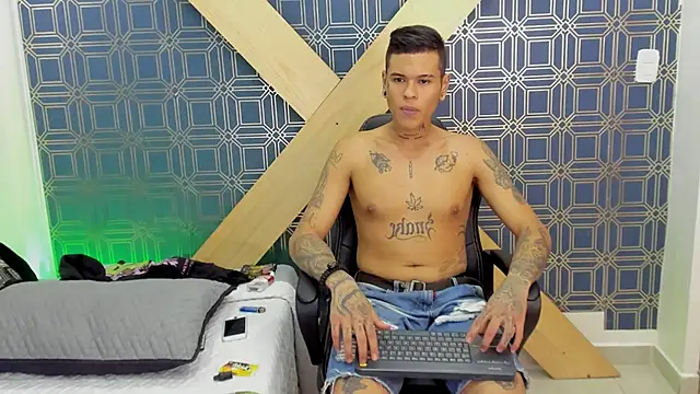 Snapshot of jamesinked_ chatting on December 2024 04:35:02 PM jamesinked  online show from December 2024 04:35:02 PM