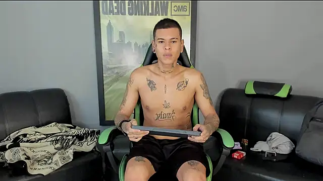 Snapshot of jamesinked_ chatting on January 2025 07:02:02 PM jamesinked  online show from January 2025 07:02:02 PM