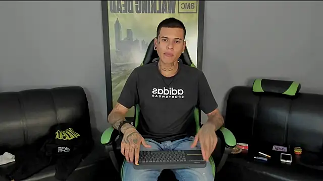 Snapshot of jamesinked_ chatting on January 2025 07:24:01 PM jamesinked  online show from January 2025 07:24:01 PM