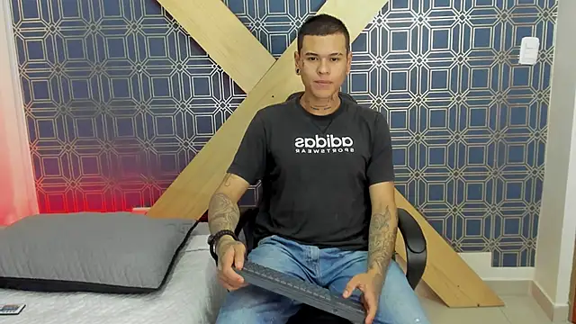 Snapshot of jamesinked_ chatting on January 2025 01:57:01 PM jamesinked  online show from January 2025 01:57:01 PM