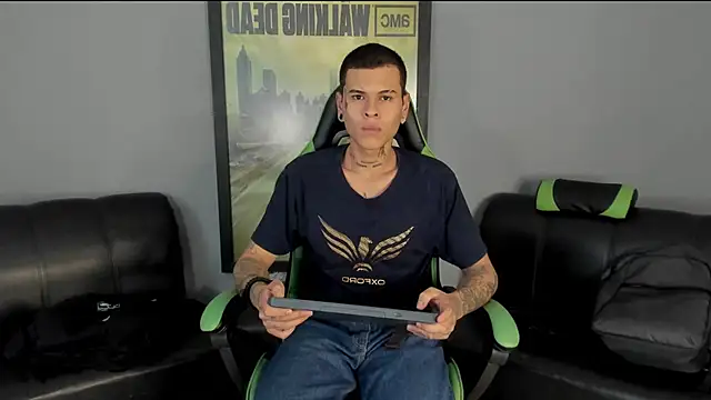 Snapshot of jamesinked_ chatting on January 2025 06:54:02 PM jamesinked  online show from January 2025 06:54:02 PM