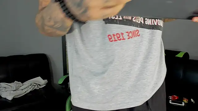 Snapshot of jamesinked_ chatting on January 2025 03:50:01 PM jamesinked  online show from January 2025 03:50:01 PM