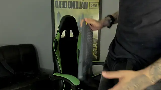 Snapshot of jamesinked_ chatting on February 2025 06:37:01 PM jamesinked  online show from February 2025 06:37:01 PM