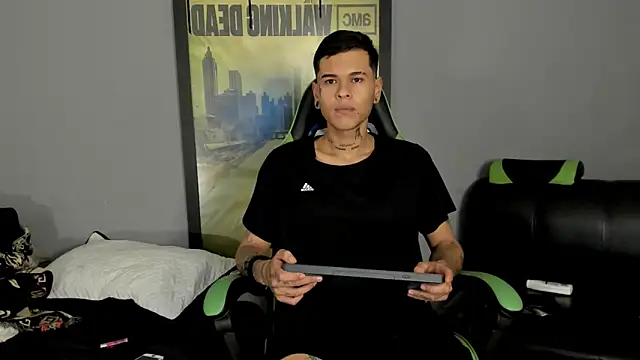 Snapshot of jamesinked_ chatting on March 2025 08:10:01 PM jamesinked  online show from March 2025 08:10:01 PM