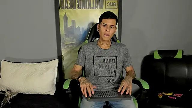 Snapshot of jamesinked_ chatting on March 2025 02:04:01 AM jamesinked  online show from March 2025 02:04:01 AM