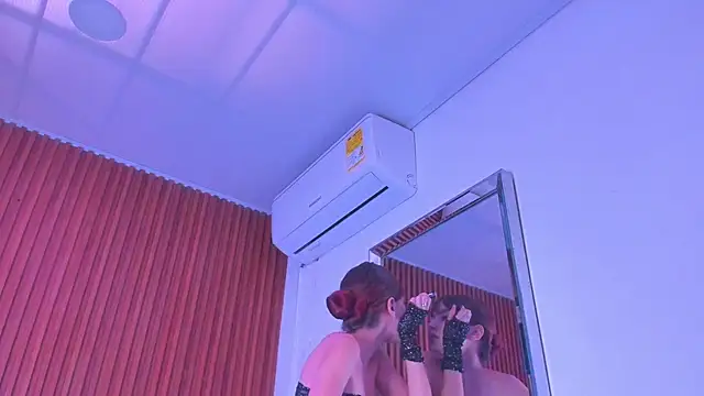 RosarioCruzz online show from February 2026 04:16:02 PM