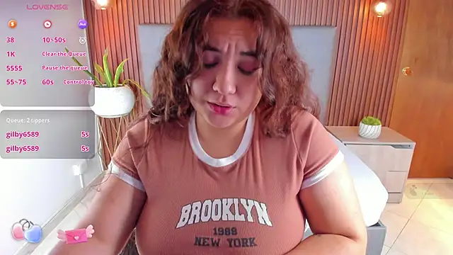 nadine russo online show from December 2024 03:37:02 PM