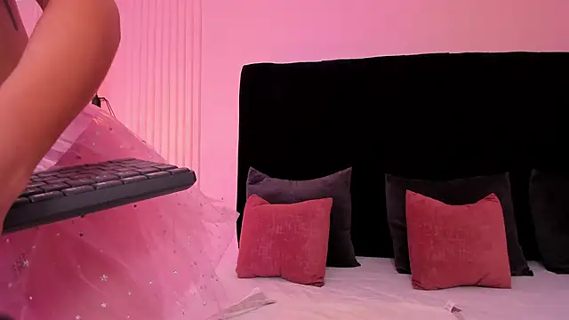 shaina vasquez online show from November 2025 05:40:01 AM