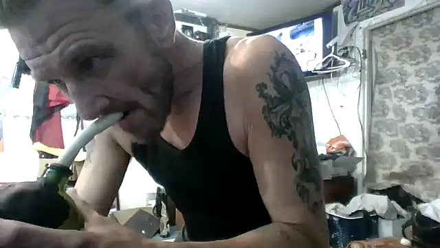 Snapshot of gettinit2wice chatting on July 2026 09:43:01 PM gettinit2wice online show from July 2026 09:43:01 PM