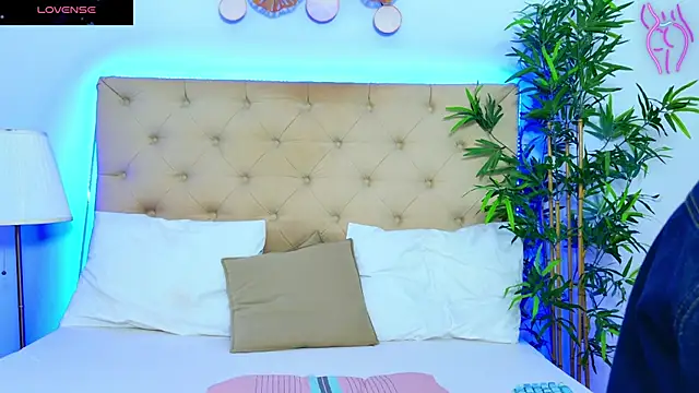 Snapshot of DaliyaArabian chatting on September 2025 12:15:02 PM DaliyaArabian online show from September 2025 12:15:02 PM