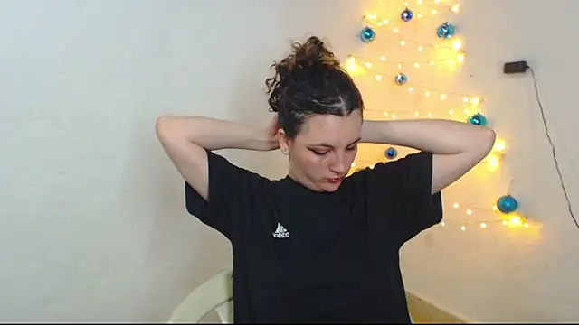 Snapshot of Calypso_and_Dimitri chatting on January 2025 02:58:02 AM Calypso and Dimitri online show from January 2025 02:58:02 AM